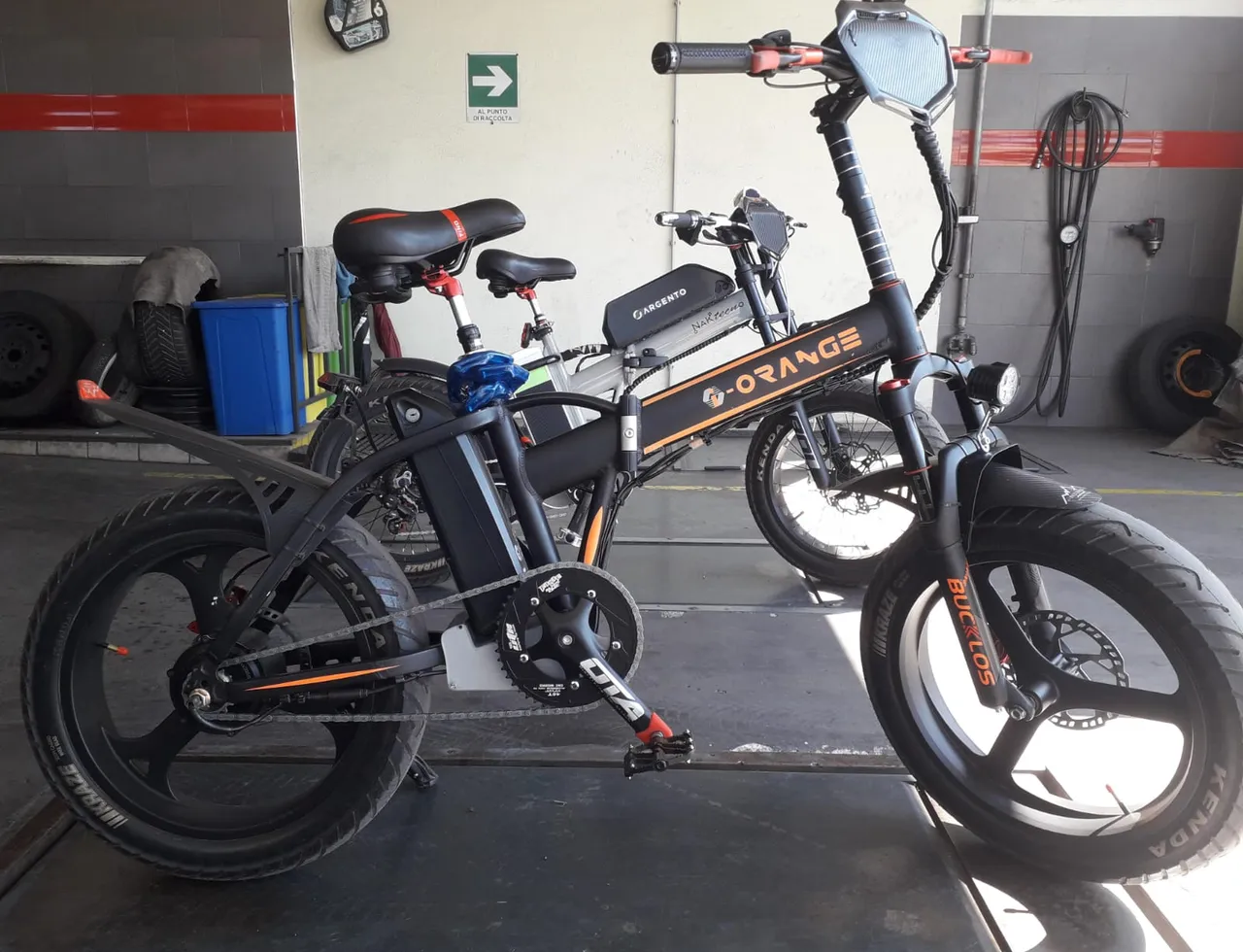 E-bike costruite su misura: componenti scelti uno a uno, anche da competizione.