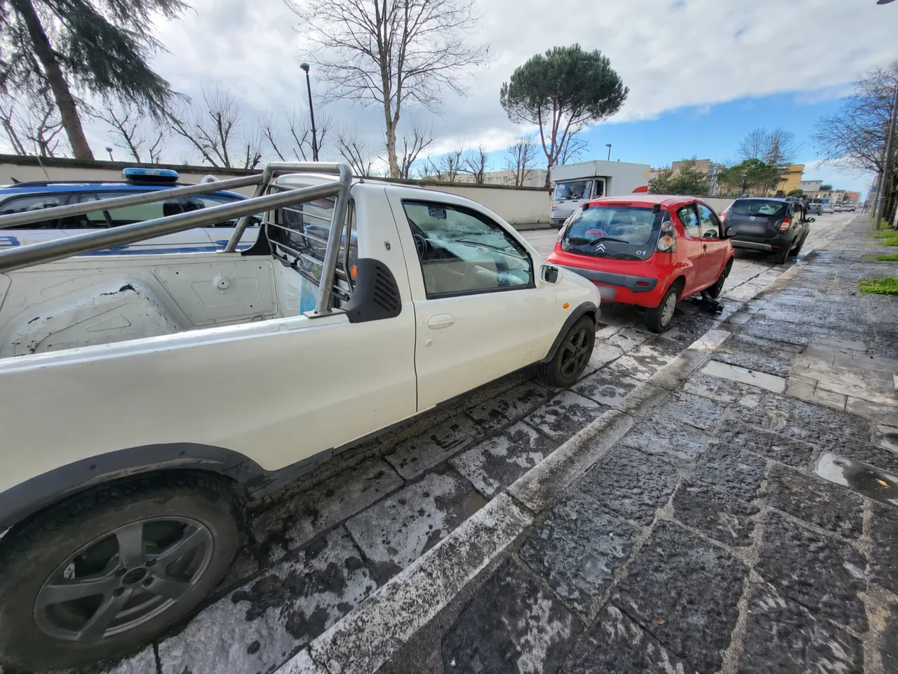 Soccorso gomme sulla Nazionale Appia: l'intervento su pneumatici e ruote viene confermato in base a zona e disponibilità.
